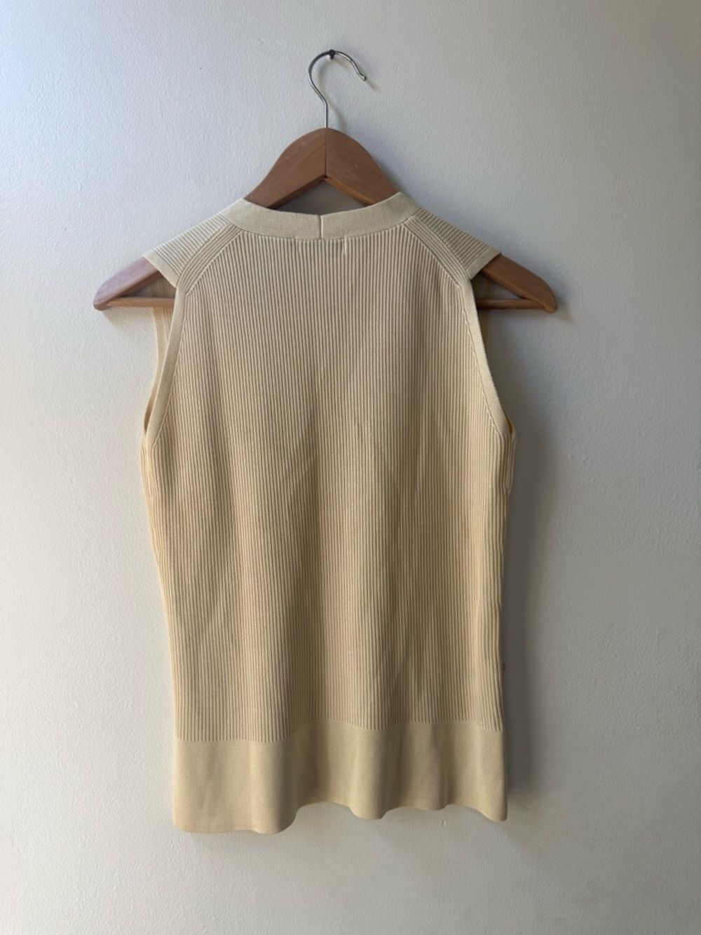 Barry Bricken Collection V-Neck Ribbed 100% Silk Tank - Picture 7 of 8